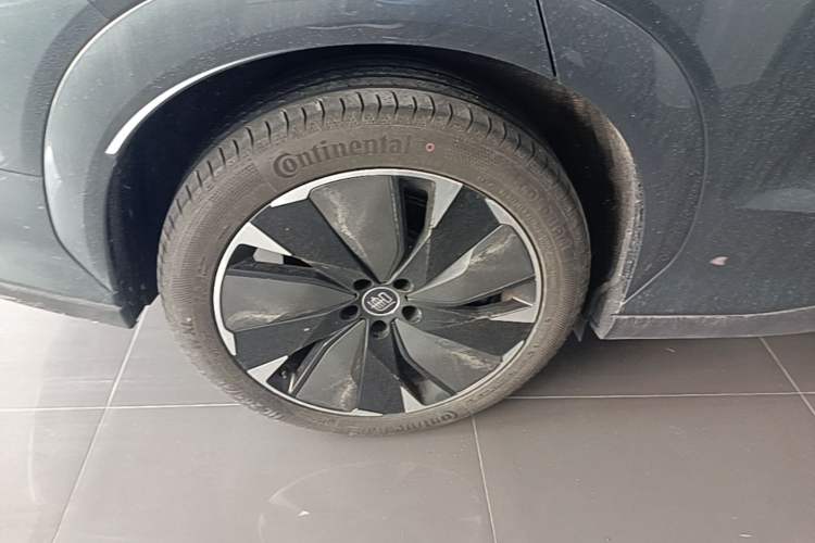 Used BYD Tang L 2025 EV 600KM All-Wheel-Drive LiDAR Flagship Model Right Rear Wheel Hub