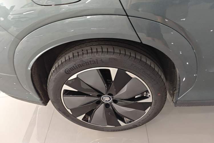 Used BYD Tang L 2025 DM 175KM Drone Player Edition Right Rear Wheel Hub