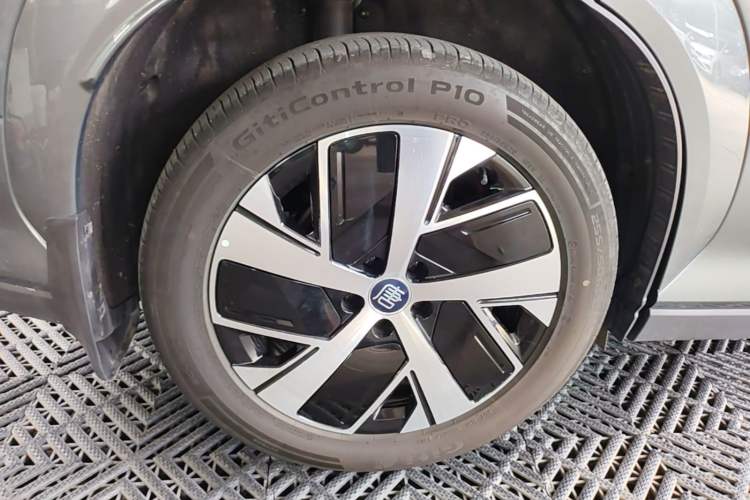 Used BYD Tang L 2025 DM 215KM LiDAR Flagship Model Right Rear Wheel Hub