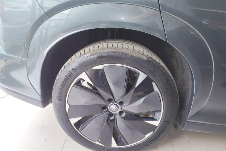 Used BYD Tang L 2025 DM 175KM Drone Player Edition Right Rear Wheel Hub