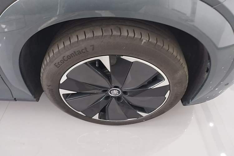 Used BYD Tang L 2025 EV 600KM All-Wheel-Drive LiDAR Flagship Model Right Rear Wheel Hub