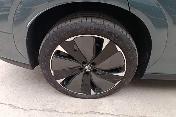 Used BYD Tang L 2025 DM 175KM Drone Player Edition Right Rear Wheel Hub