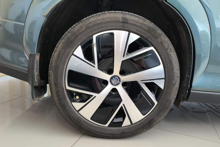 Used BYD Tang L 2025 EV 670KM LiDAR Flagship Version Right Rear Wheel Hub