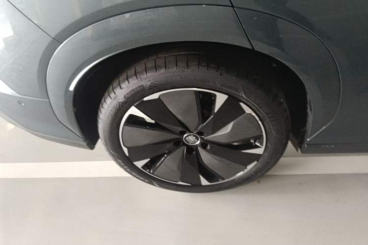 Used BYD Tang L 2025 DM 175KM Drone Player Edition Right Rear Wheel Hub