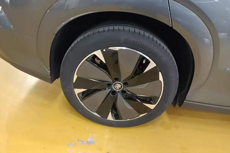 Used BYD Tang L 2025 DM 175KM Drone Player Edition Right Rear Wheel Hub