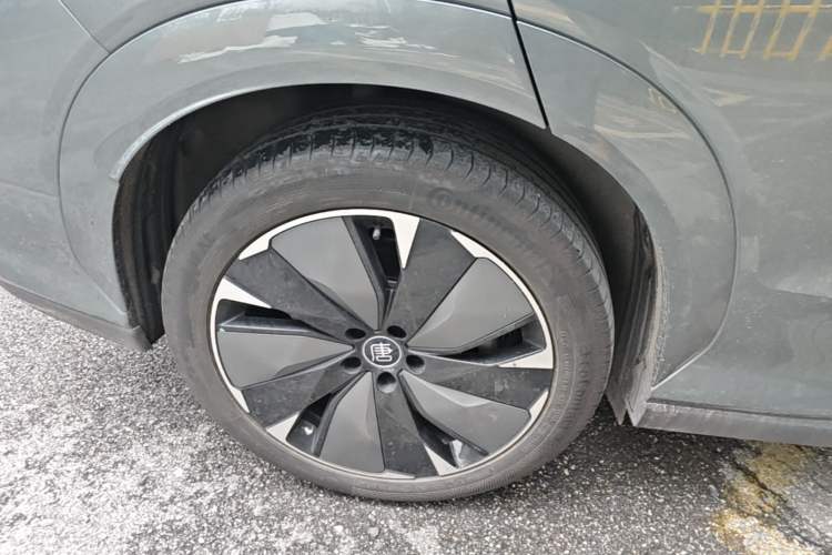 Used BYD Tang L 2025 DM 175KM Drone Player Edition Right Rear Wheel Hub