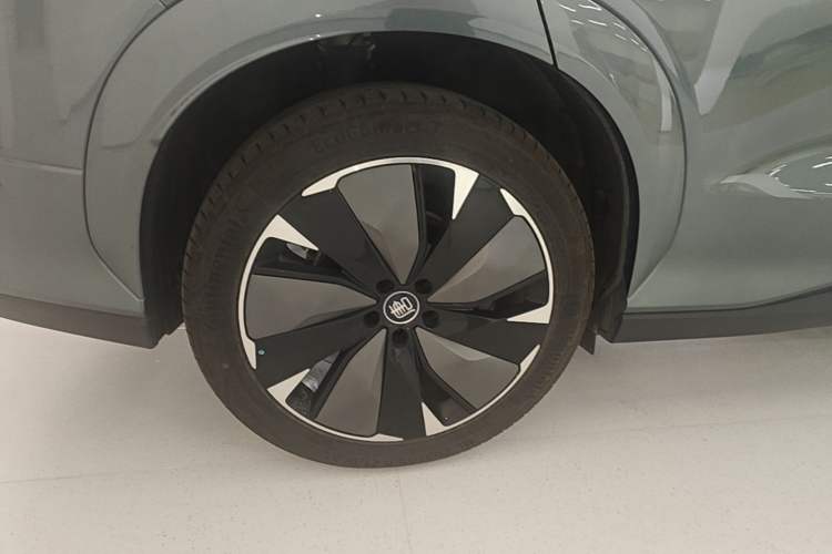 Used BYD Tang L 2025 DM 175KM Drone Player Edition Right Rear Wheel Hub