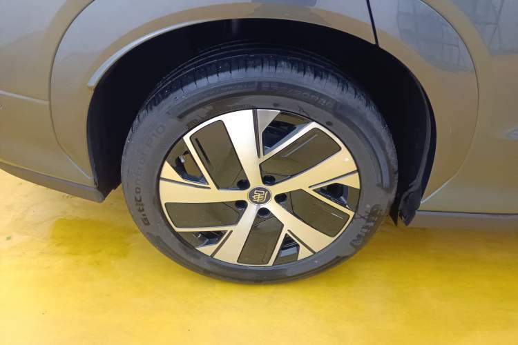 Used BYD Tang L 2025 DM 200KM Four-Wheel Drive LiDAR Flagship Model Right Rear Wheel Hub