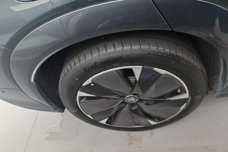 Used BYD Tang L 2025 DM 175KM Drone Player Edition Right Rear Wheel Hub