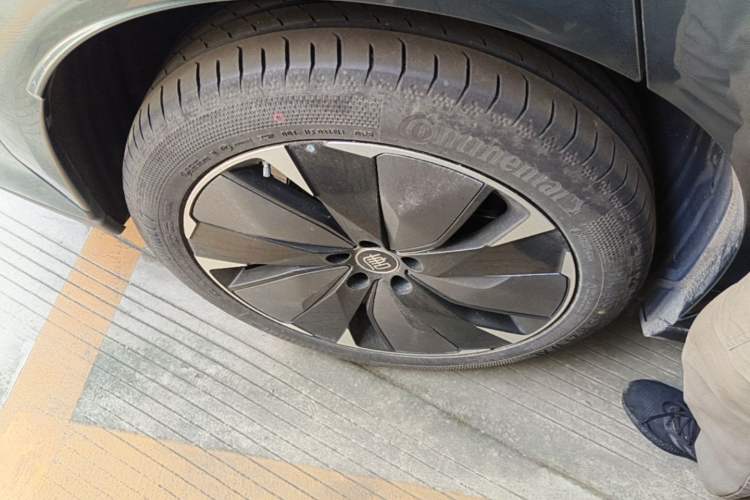 Used BYD Tang L 2025 DM 175KM Drone Player Edition Right Rear Wheel Hub