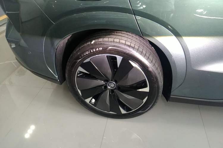 Used BYD Tang L 2025 DM 175KM Drone Player Edition Right Rear Wheel Hub