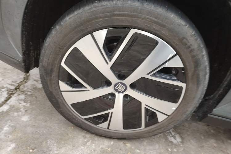 Used BYD Tang L 2025 EV 670KM LiDAR Flagship Version Right Rear Wheel Hub