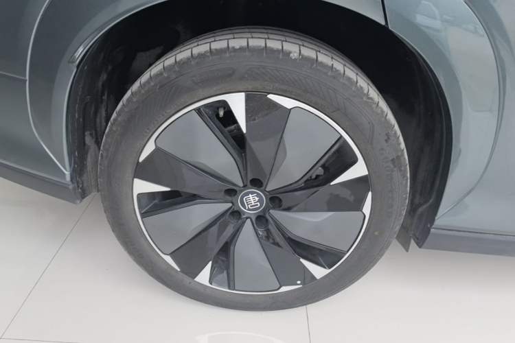 Used BYD Tang L 2025 DM 175KM Drone Player Edition Right Rear Wheel Hub
