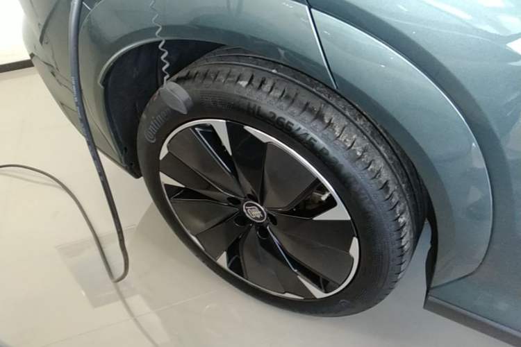 Used BYD Tang L 2025 DM 175KM Drone Player Edition Right Rear Wheel Hub