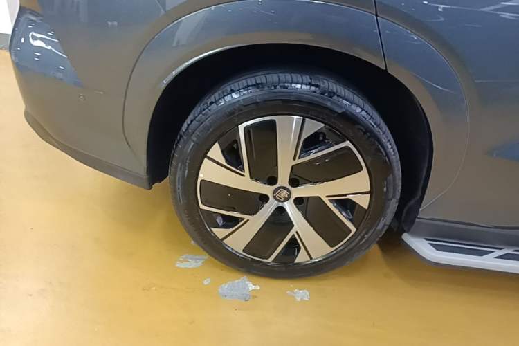 Used BYD Tang L 2025 EV 670KM LiDAR Flagship Version Right Rear Wheel Hub