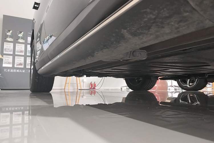 Used BYD Tang L 2025 DM 200KM Four-Wheel Drive LiDAR Flagship Model Right Side Sill