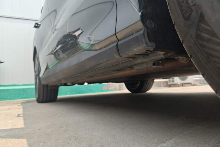 Used BYD Tang L 2025 DM 175KM Drone Player Edition Right Side Sill