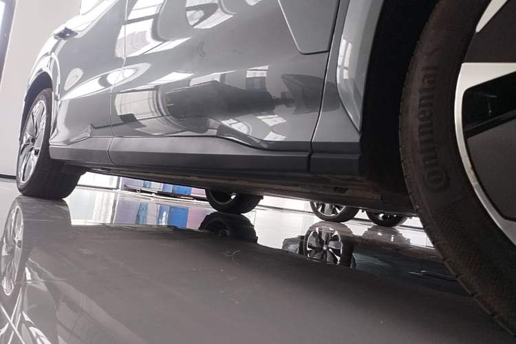 Used BYD Tang L 2025 EV 600KM All-Wheel-Drive LiDAR Flagship Model Right Side Sill