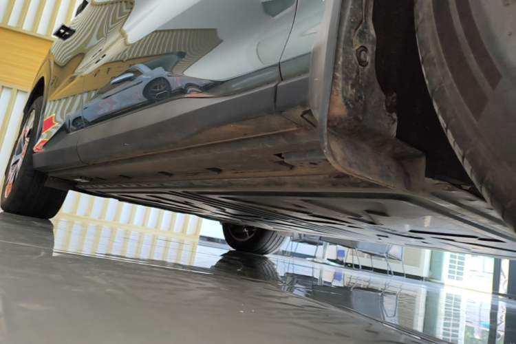 Used BYD Tang L 2025 EV 670KM LiDAR Flagship Version Right Side Sill