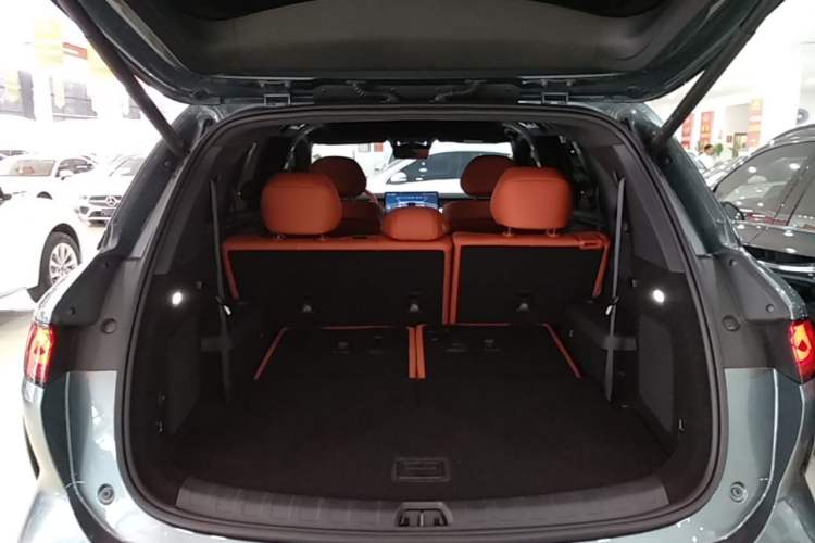 Used BYD Tang L 2025 DM 200KM Four-Wheel Drive LiDAR Flagship Model Trunk