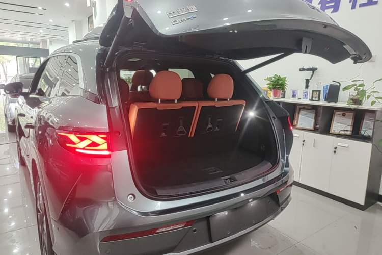 Used BYD Tang L 2025 DM 175KM Drone Player Edition Trunk