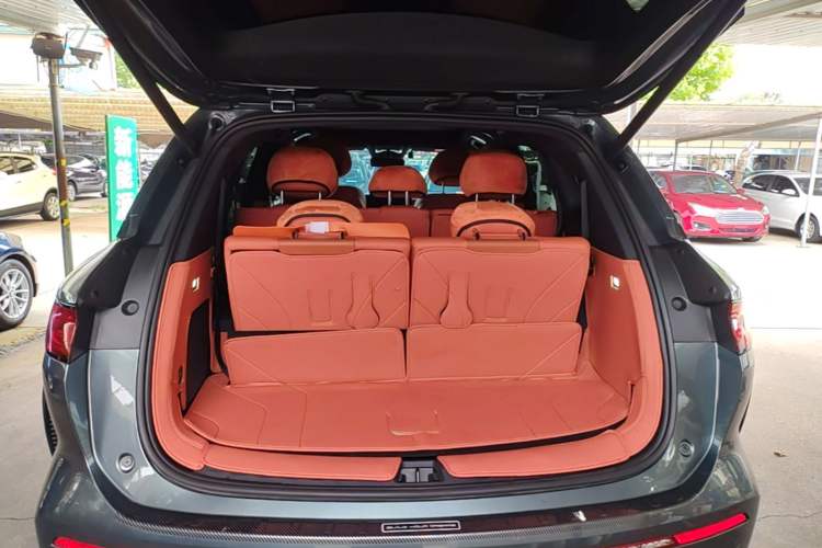 Used BYD Tang L 2025 DM 215KM LiDAR Flagship Model Trunk