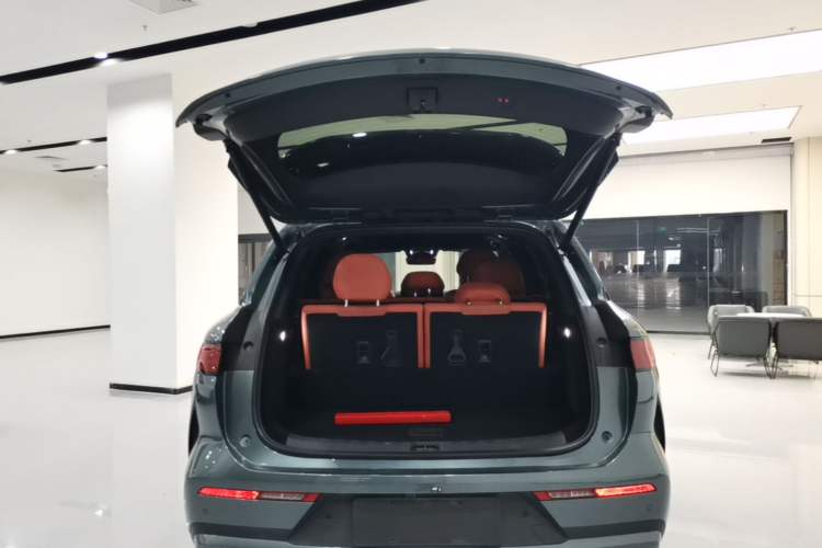 Used BYD Tang L 2025 DM 175KM Drone Player Edition Trunk