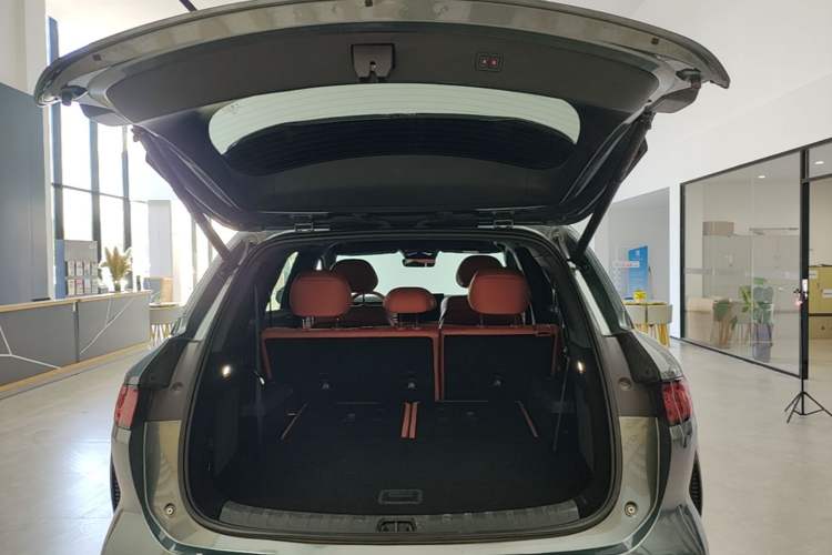 Used BYD Tang L 2025 DM 175KM Drone Player Edition Trunk