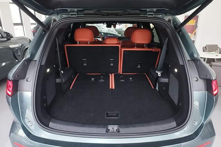 Used BYD Tang L 2025 EV 600KM All-Wheel-Drive LiDAR Flagship Model Trunk