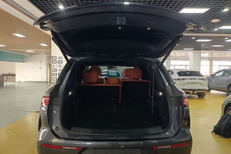 Used BYD Tang L 2025 DM 200KM Four-Wheel Drive LiDAR Flagship Model Trunk