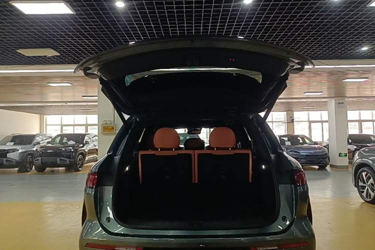 Used BYD Tang L 2025 DM 175KM Drone Player Edition Trunk
