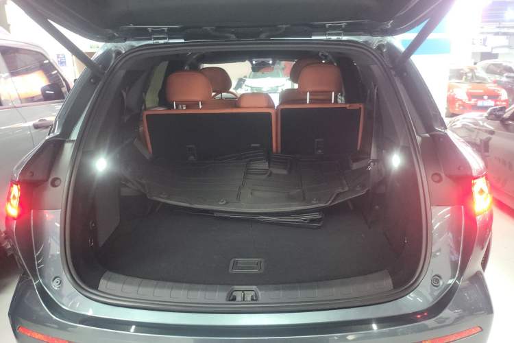 Used BYD Tang L 2025 DM 215KM LiDAR Flagship Model Trunk