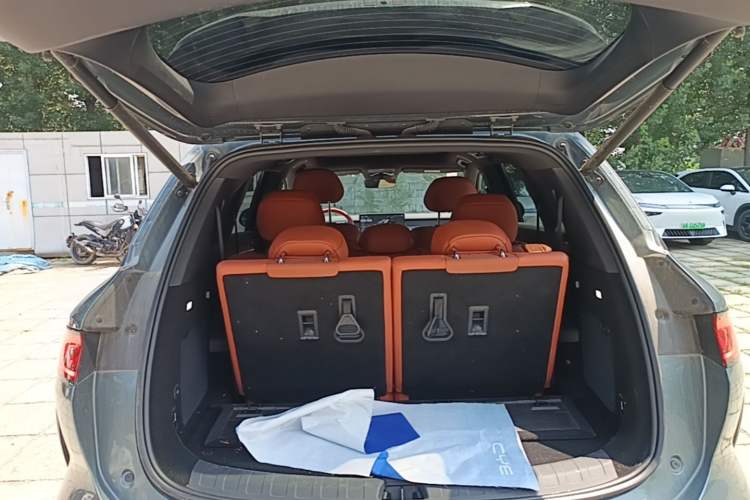 Used BYD Tang L 2025 DM 175KM Drone Player Edition Trunk