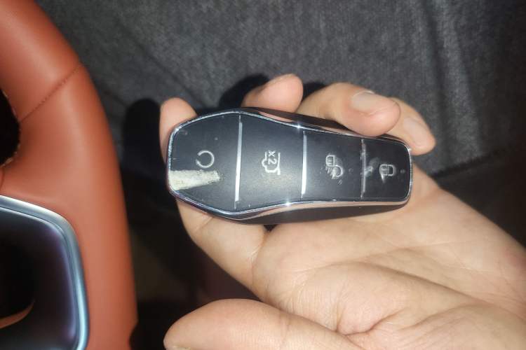 Used BYD Tang L 2025 DM 215KM LiDAR Flagship Model Vehicle Key