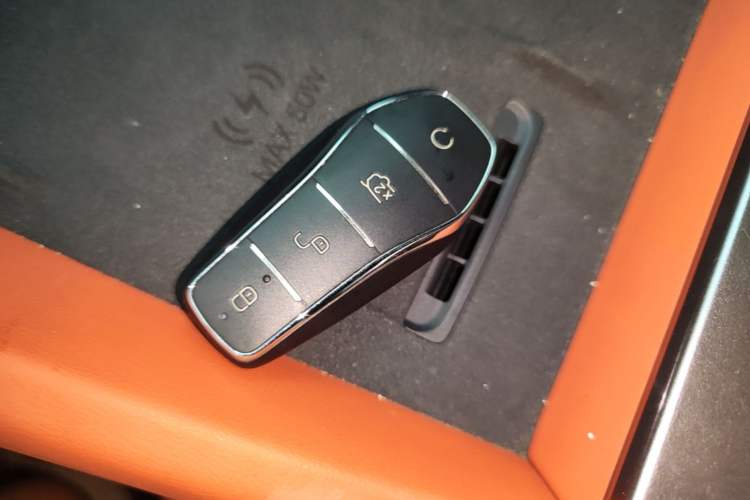 Used BYD Tang L 2025 DM 215KM LiDAR Flagship Model Vehicle Key