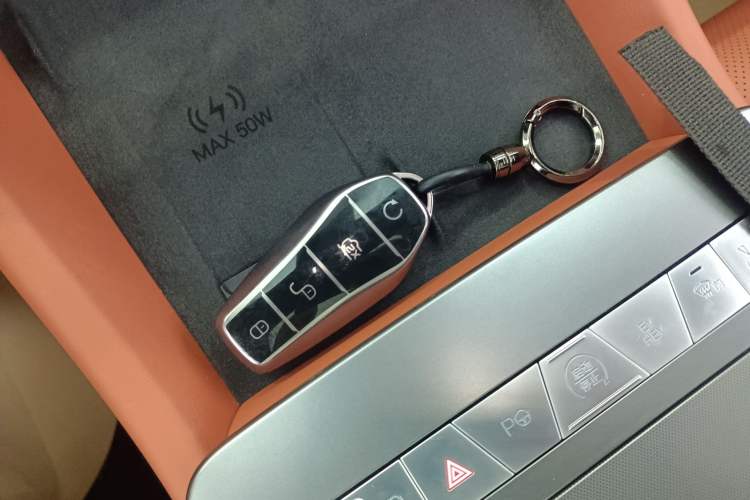 Used BYD Tang L 2025 DM 200KM Four-Wheel Drive LiDAR Flagship Model Vehicle Key