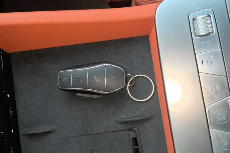 Used BYD Tang L 2025 DM 175KM Drone Player Edition Vehicle Key