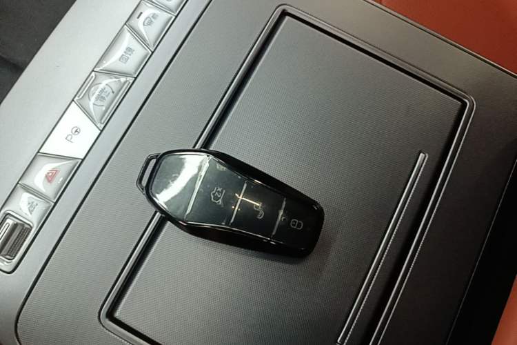 Used BYD Tang L 2025 EV 670KM LiDAR Flagship Version Vehicle Key