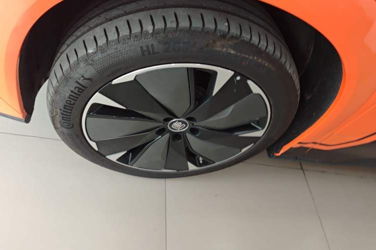 Used BYD Tang L 2025 DM 175KM Drone Player Edition Left Front Wheel Hub