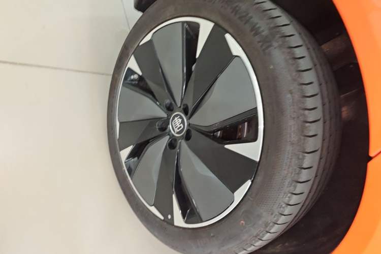 Used BYD Tang L 2025 DM 175KM Drone Player Edition Right Rear Wheel Hub