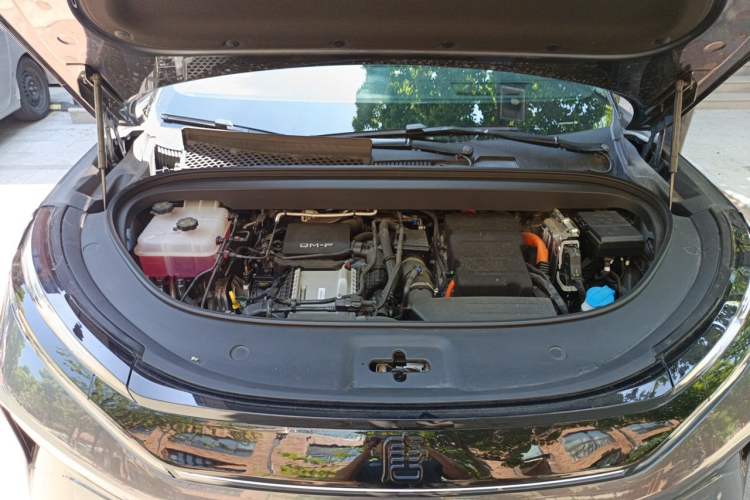 Used BYD Tang L 2025 DM 200KM Four-Wheel Drive LiDAR Flagship Model Engine Bay