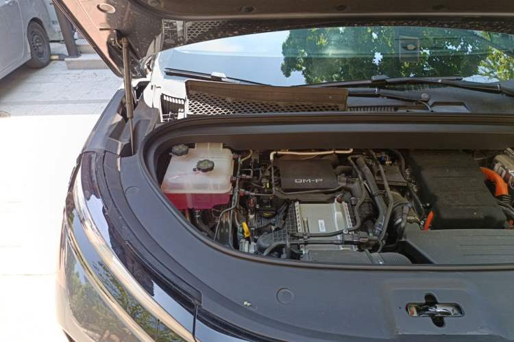 Used BYD Tang L 2025 DM 200KM Four-Wheel Drive LiDAR Flagship Model Engine Bay Right