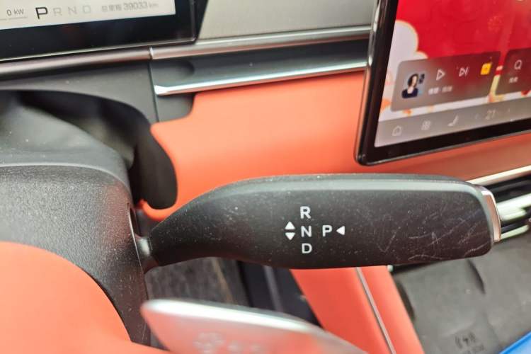 Used BYD Tang L 2025 EV with 670 km Range LiDAR and Premium Features Gear Lever