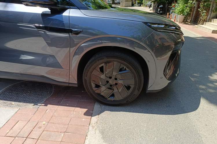 Used BYD Tang L 2025 DM 200KM Four-Wheel Drive LiDAR Flagship Model Right Front Wheel Hub