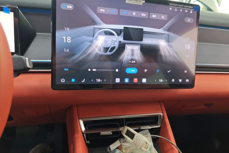 Used BYD Tang L 2025 DM 175KM Drone Player Edition Audio And AC Panel