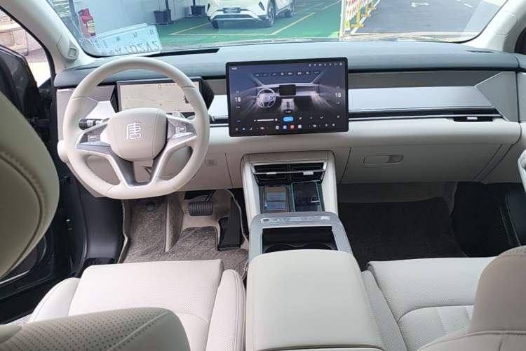 Used BYD Tang L 2025 DM 200KM Four-Wheel Drive LiDAR Flagship Model Center Console
