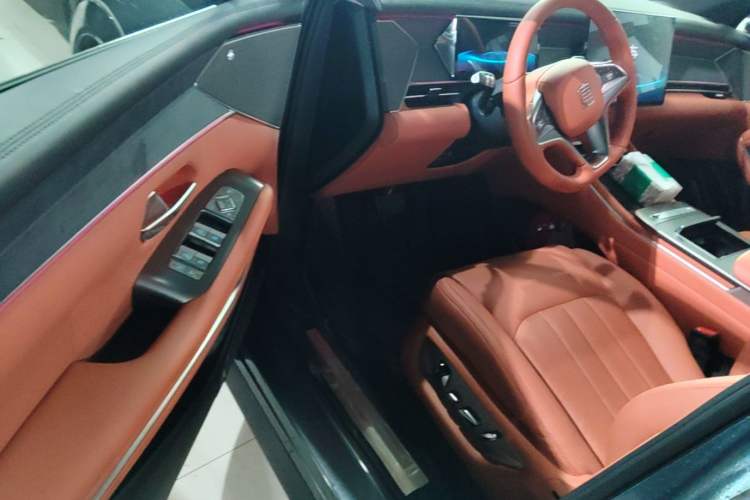 Used BYD Tang L 2025 DM 175KM Drone Player Edition Driver Seat