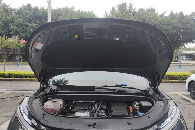 Used BYD Tang L 2025 DM 200KM Four-Wheel Drive LiDAR Flagship Model Engine Bay