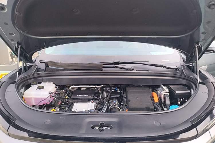 Used BYD Tang L 2025 DM 200KM Four-Wheel Drive LiDAR Flagship Model Engine Bay