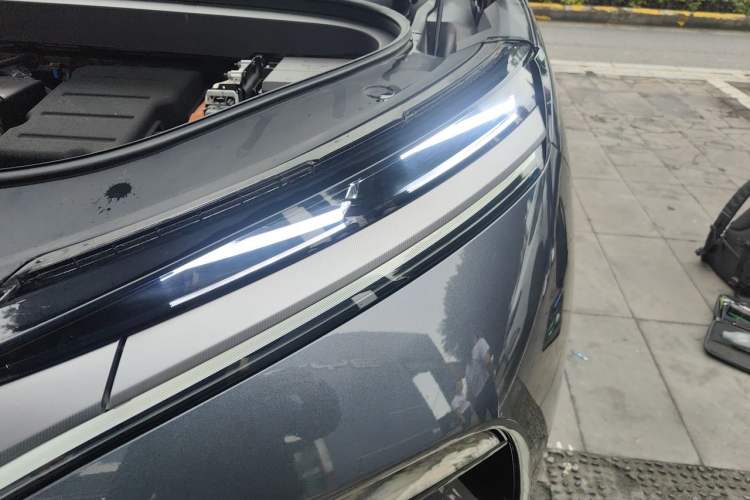 Used BYD Tang L 2025 DM 200KM Four-Wheel Drive LiDAR Flagship Model Engine Bay Left